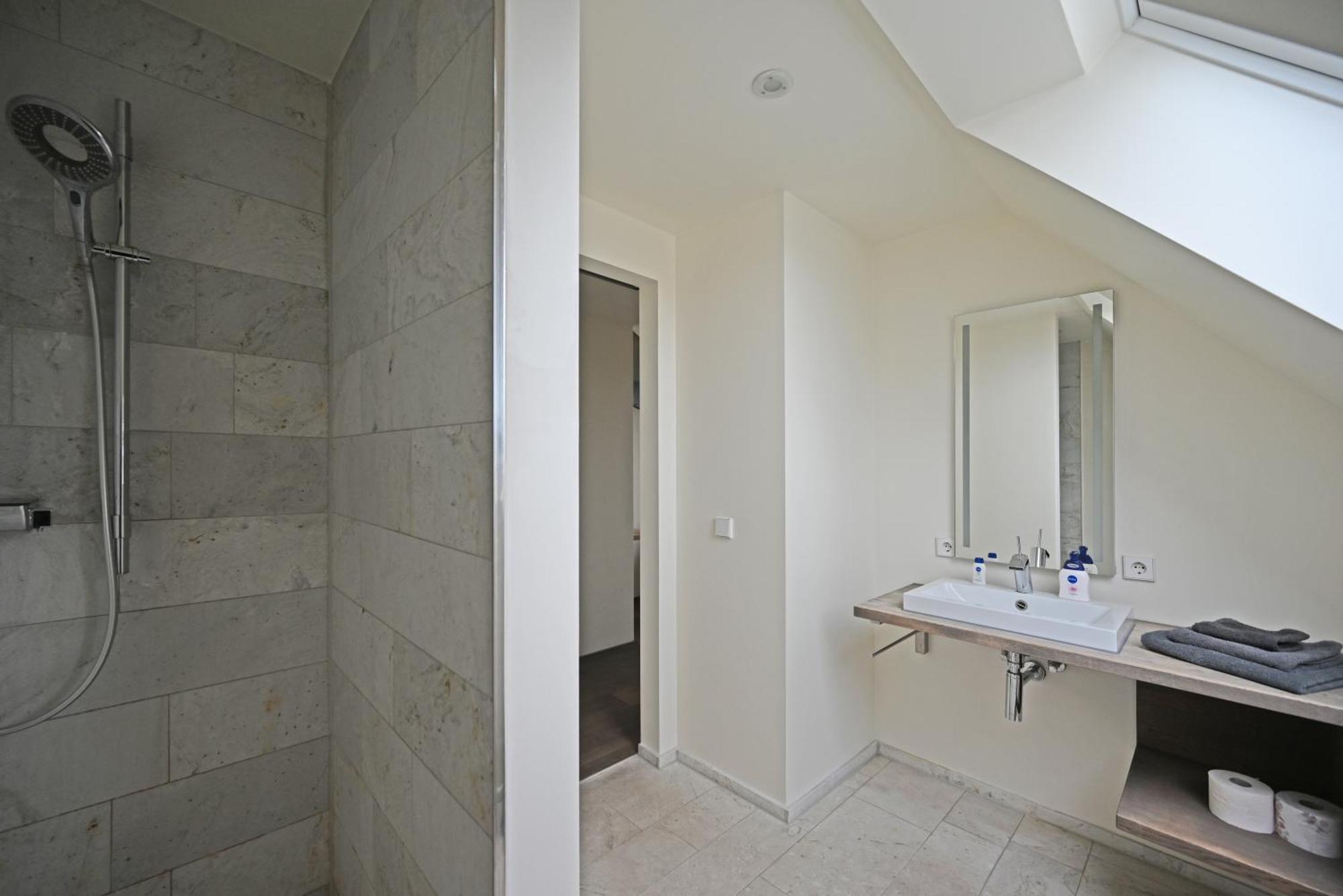 Modernes & Gepflegtes Hotelzimmer Mit Kueche! Bernstadt  Zewnętrze zdjęcie