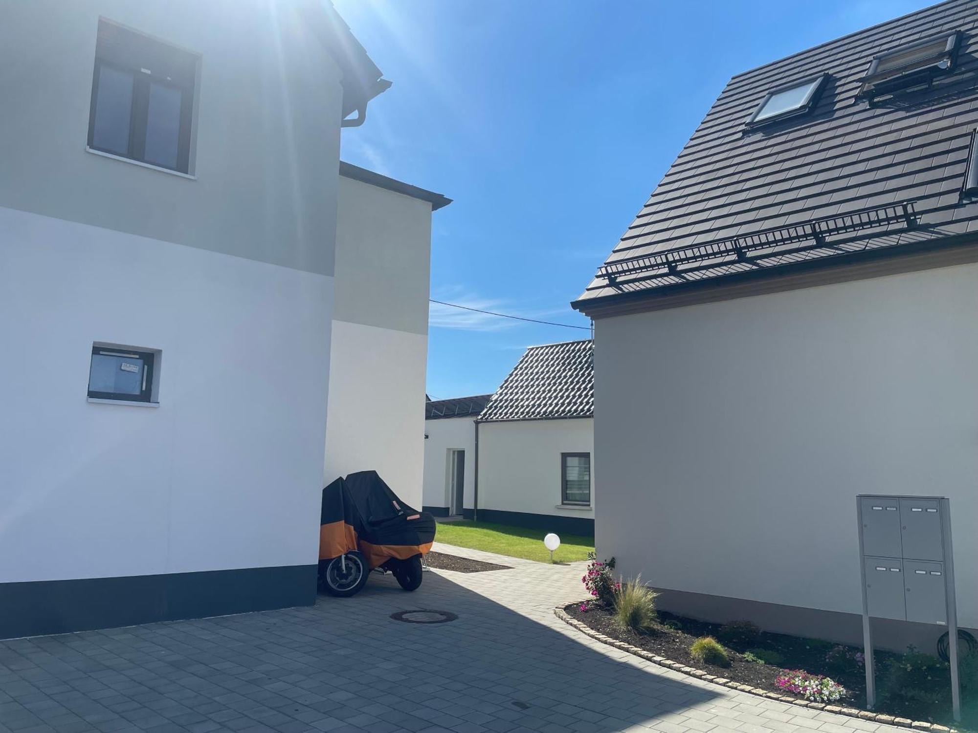 Modernes & Gepflegtes Hotelzimmer Mit Kueche! Bernstadt  Zewnętrze zdjęcie